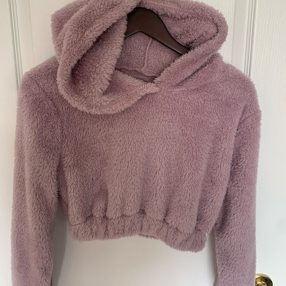 Two piece set. Light purple, fuzzy cropped long-sleeve with matching pants. - Picture 5 of 5